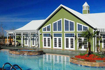 Club house and swimming pool at Bella Terra