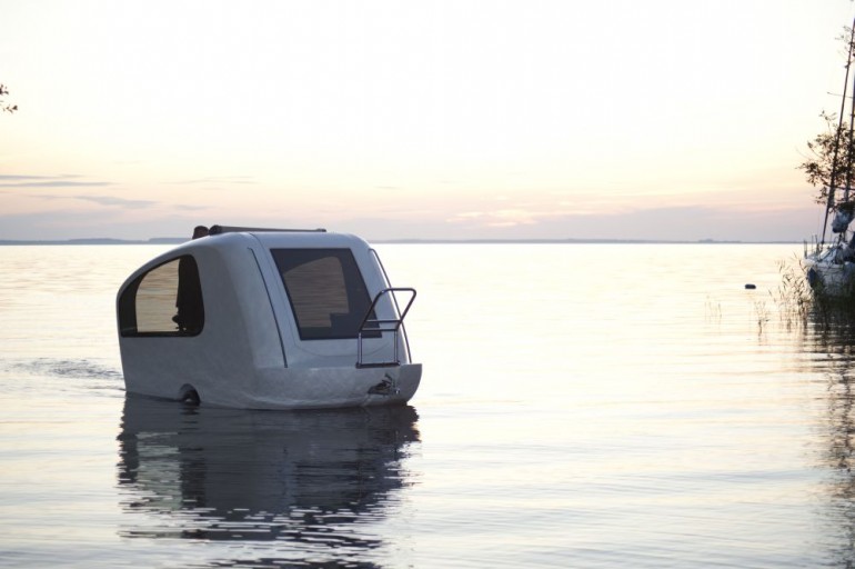 Sealand driving on a lake