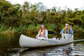 Couple canoeing in Everglades National Park