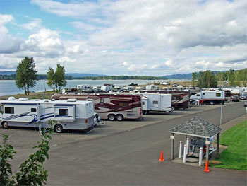 Aerial view of RVs parked at Columbia River Front RV Park
