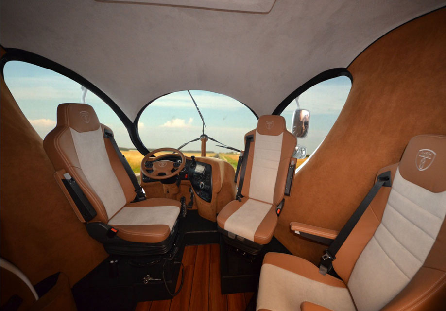 eleMMent palazzo RV cockpit with three configurable seats