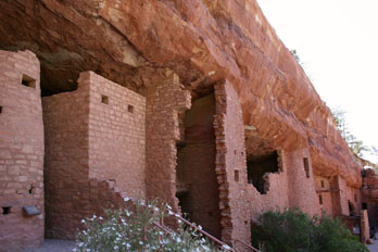 Manitou Cliff Dwellings, buildings from stones recovered from ancient Anasazi sites